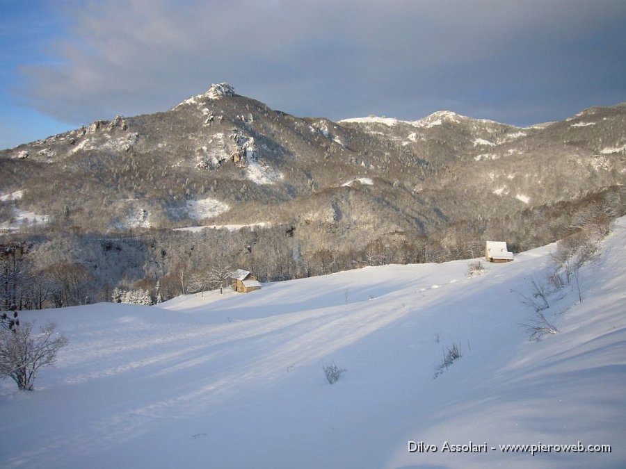 08 La valle dello Zucco con il Corno Zuccone.JPG